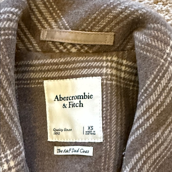 Abercrombie & Fitch Plaid Coat in light Brown and Cream - Picture 6 of 6